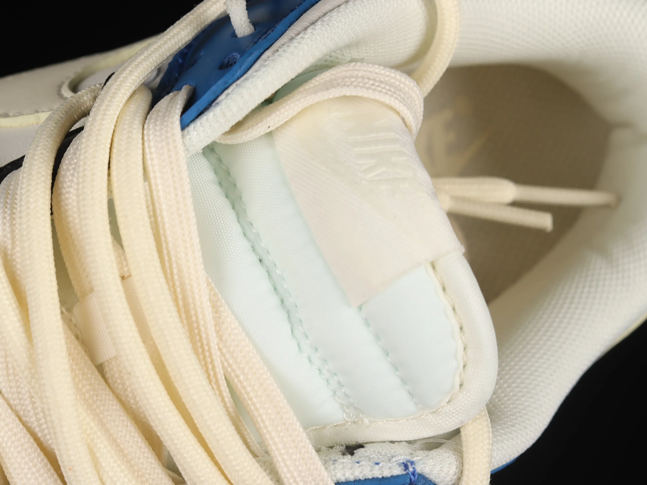 All categories Nk SB Dunk series Nk SB Dunk Low Low-top sneakers Nk Dunk Low Black, white and blue color matching Customized version of deconstructed strap casual sneakers DJ6188-100